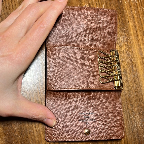 Louis Vuitton 6 Key Holder Monogram
*Authentic* - Picture 4 of 12